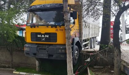 Sungurlu’da "Duvara Asılı Kamyon" Görenleri Şaşırttı