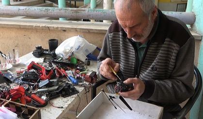 Hastalık şoförlüğü bıraktırdı, o oyuncak doktoru oldu! Şimdi çırak bulamıyor...
