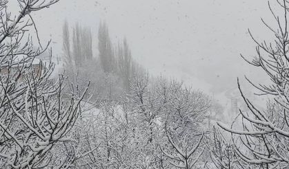 Çorum'a Mayıs ayında kar sürprizi: Şehir beyaza büründü