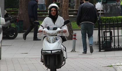Kadın motokuryenin azim dolu hayatı gündem oldu! Çocuklarının sürprizi ağlattı
