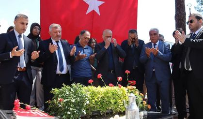 Şenay öğretmen şehadetinin 9. yıl dönümünde kabri başında anıldı