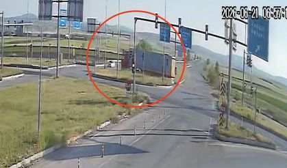 Çorum’da feci kaza kamerada: 4 kişi yaralandı