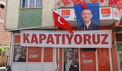 Oğuzlar CHP binasına “Kapatıyoruz” afişi asıldı