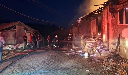 İskilip’te yangın iki evi kullanılamaz hale getirdi