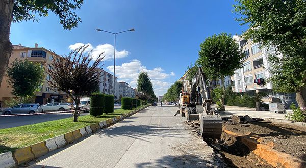 Buharevler Caddesi’nin asfaltını yenileniyor