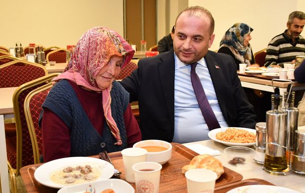 Çorum Hitit Üniversitesi Erol Olçok Hastanesi'nde Ramazan Ayı İftar buluşmaları