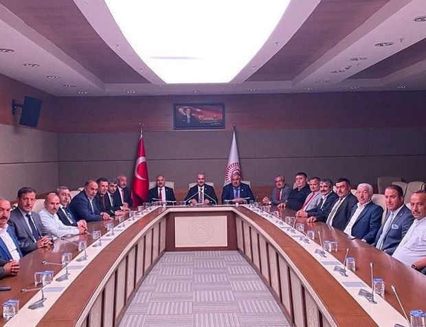 Gür’den milletvekillerine  “hayırlı olsun” ziyaretleri