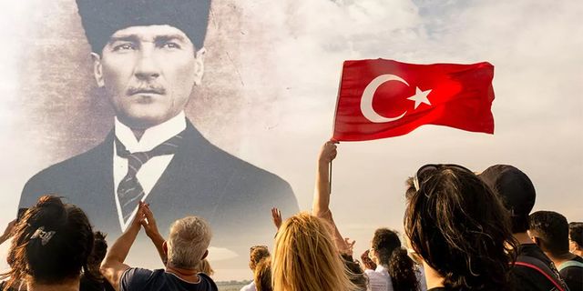 Ulu önder Atatürk’e sevgi ve saygıyla…