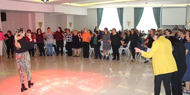 CHP'den Anneler Gününe coşkulu kutlama