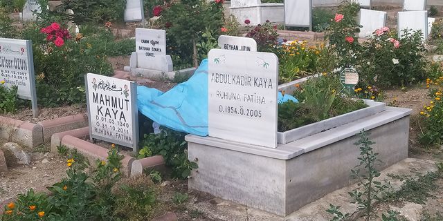 Eşinin mezarı başında ölü bulundu