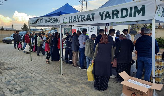 Yatukculular Kültür Yardımlaşma ve Dayanışma Derneğinden depremzedelere iftar