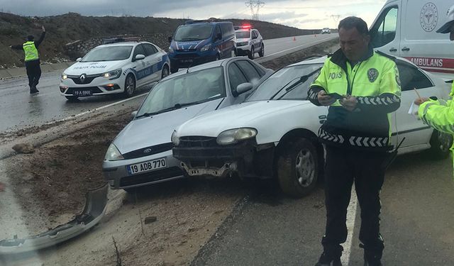 Çorum'da zincirleme trafik kazası: 12 kişi yaralandı