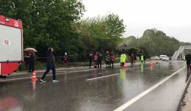 Sakarya'da feci kaza: Yola savrulan 2 kişi hayatını kaybetti