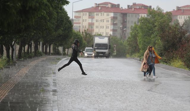 Meteoroloji Bölge Müdürlüğü’nden sıcaklık düşüşü ve kuvvetli yağış uyarısı