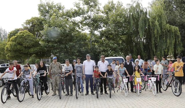 Çorum'dan Kahramanmaraş'taki depremzede çocuklara moral veren hediye