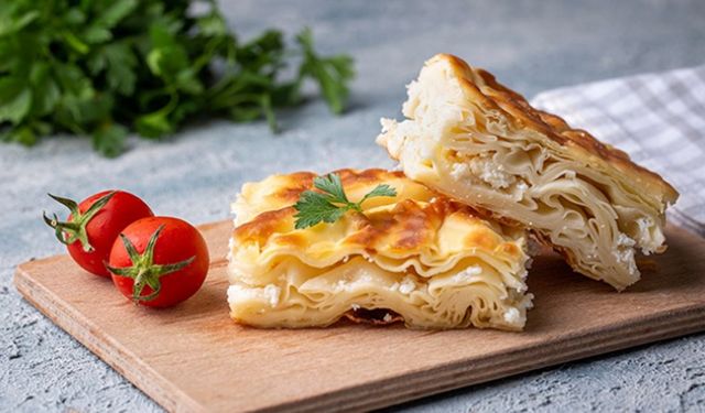 Bu tarifle herkes börek ustası olacak: Çıtır çıtır Peynirli Börek tarifi