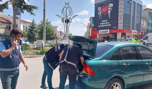 Sungurlu'da şok uygulama: Araçlar didik didik arandı