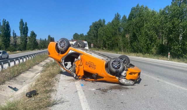 Çorum’da ticari taksi takla attı: 4 yaralı