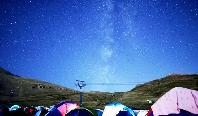 Sadece 1000 şanslı kişi bu deneyimi yaşayacak! 2023 Perseid Meteor Yağmuru: Perseid'leri en iyi nereden izleyebilirsiniz?