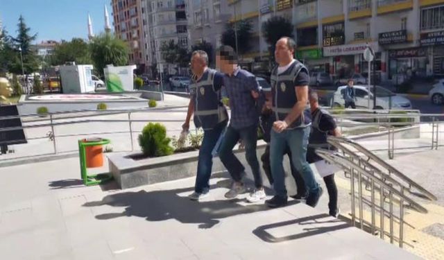 Sahte altınla kuyumcuyu dolandıran şahıslar polisten kaçamadı: 2 gözaltı