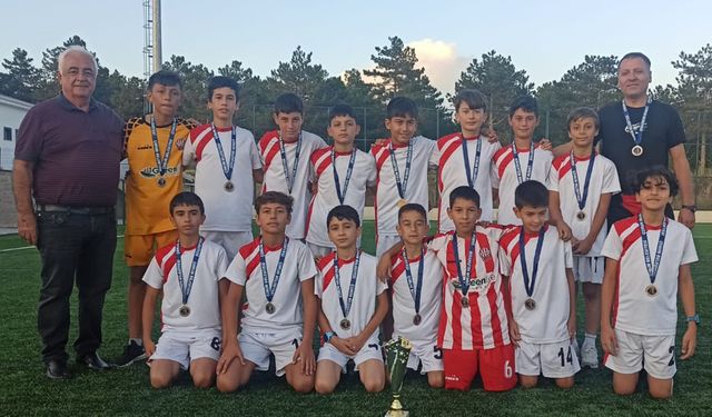 Osmancık Belediyespor 3.lük kupasına hak kazandı