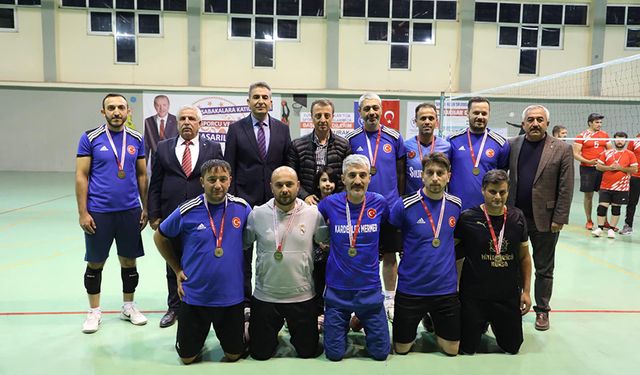 Voleybolda Alaca İlçe Milli Eğitim Müdürlüğü takımı Şampiyon oldu