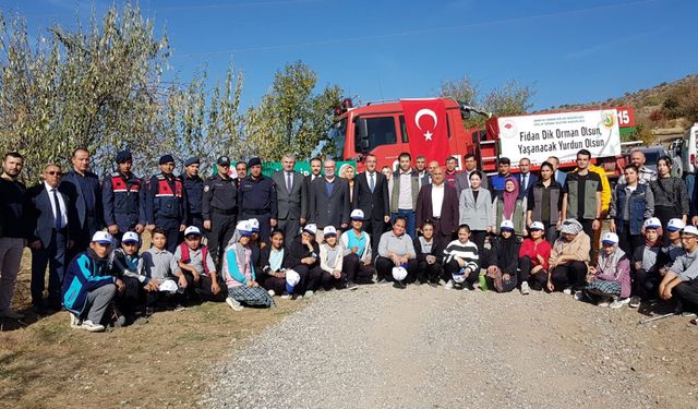 Bayat’ta 100 fidan toprakla buluştu