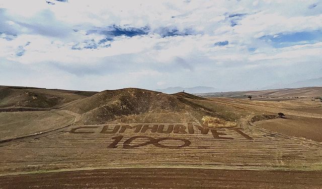 Amasyalı çiftçi tarlasına "Cumhuriyet" yazdı