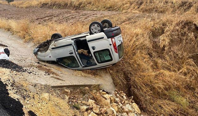 Çorum-Laçin yolunda feci kaza! Otomobil takla attı: 4 kişi yaralandı