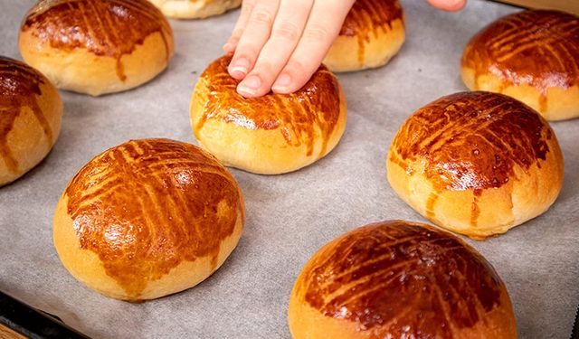 Lezzetiyle bağımlılık yapan Pastane Poğaçası tarifi! Denemeyen pişman