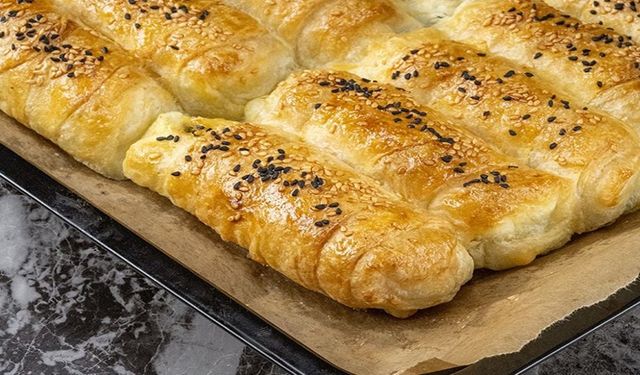 Lezzetin zirvesi! Çıtır çıtır Sodalı Börek tarifi ile herkes tarifinizi soracak