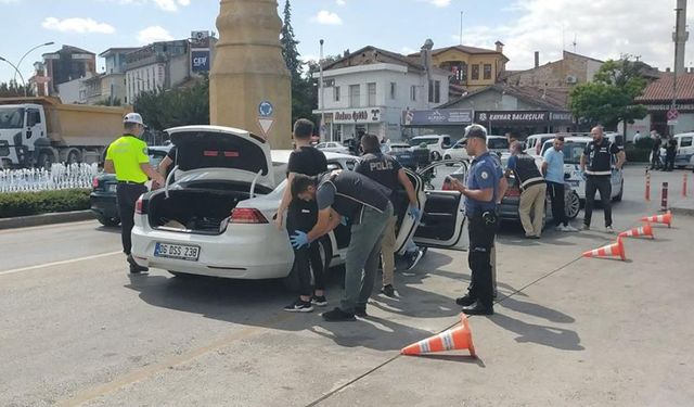 Çorum Polisi suçlulara göz açtırmıyor: 100 aranan şahıs yakalandı, 140 araç trafikten men edildi