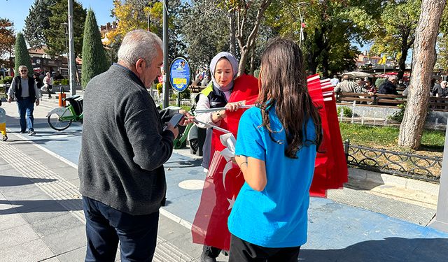 Çorum'da Cumhuriyet coşkusu: Her eve bir bayrak!