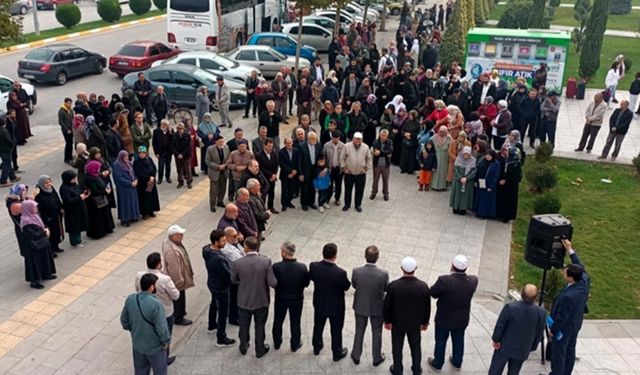 Kutsal topraklara yolculuk başlıyor: Çorumlu Umre yolcuları dualarla uğurlandı