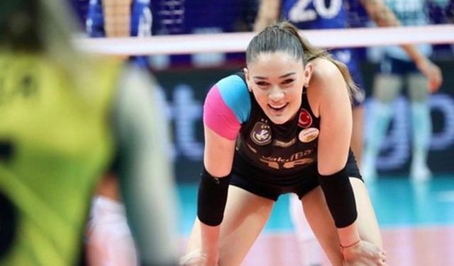 Voleybolun yıldızı Zehra Güneş, dekolteli elbisesi ve spor ayakkabılı pozuyla yürek hoplattı