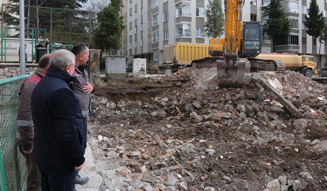 Albayrak Caddesi'ndeki Sağlık ocağı yıkıldı