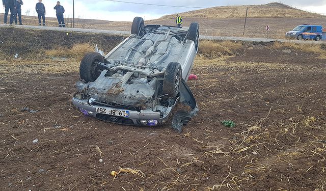 Çorum'da yürekler ağza geldi: Otomobil yoldan çıkıp takla attı, sürücü ölümden döndü!