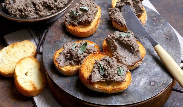 İtalyan sofralarının vazgeçilmezi: MasterChef Crostini Di Fegatini Toscani tarifi