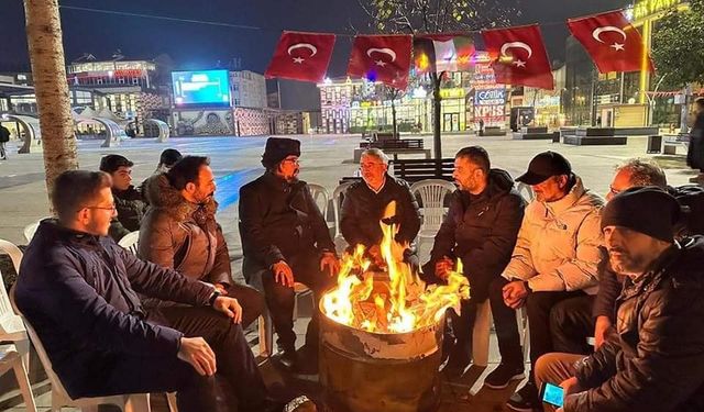 Filistin için ateş yakan Çorumlu gençlere Başkan Aşgın'dan destek