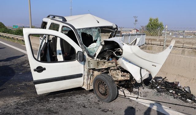 Ters yola giren araç faciayı beraberinde getirdi: 3 ölü