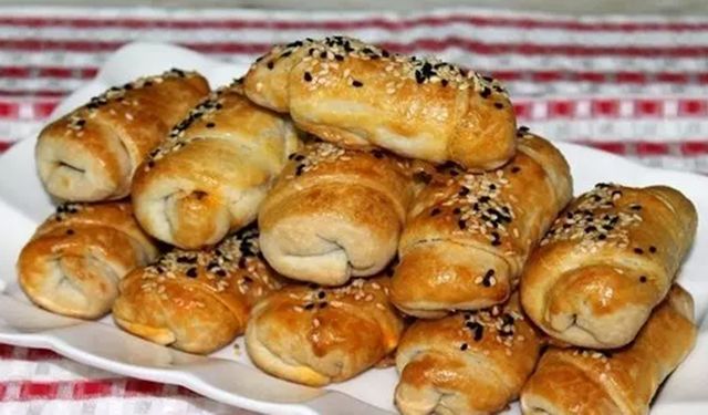 Hamur açmadan muhteşem börek: Hemen denemek isteyeceğiniz Kıymalı Milföylü Börek tarifi