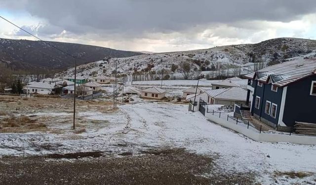 Sungurlu'nun köylerinde kar yağışı başladı