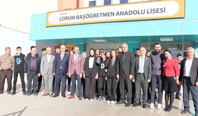 “Cumhuriyetimizin 100. Yılında 100 Eser” resim sergisi açıldı