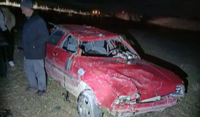 Amasya’da otomobil yoldan çıkarak devrildi: 1 ölü, 1 yaralı