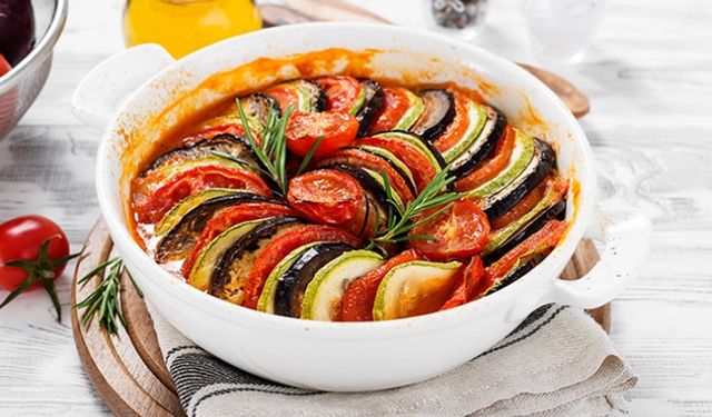 Fransız mutfağının incisi: Herkesin yapabileceği MasterChef Ratatouille tarifi