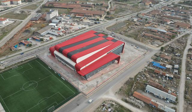 Yeni Spor Salonu iki şampiyona ile hizmete giriyor