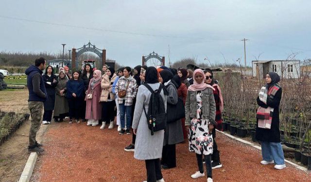 Üniversiteli gençler Sakarya'nın güzelliklerini keşfediyor