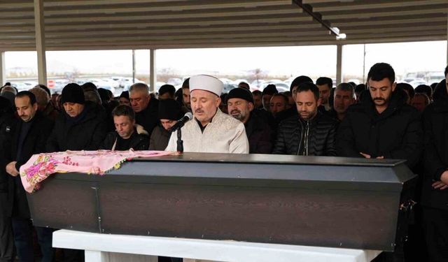 Isparta’da evinde ölü bulunan öğrenci, Sivas’ta defnedildi