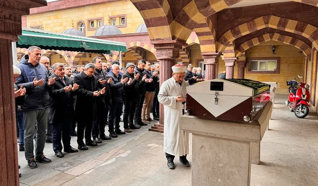 Ahmet Kuşçu son yolculuğuna uğurlandı