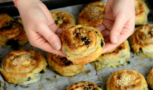 Bu tarifle herkes usta olacak: Herkesin yapabileceği Ispanaklı Börek!